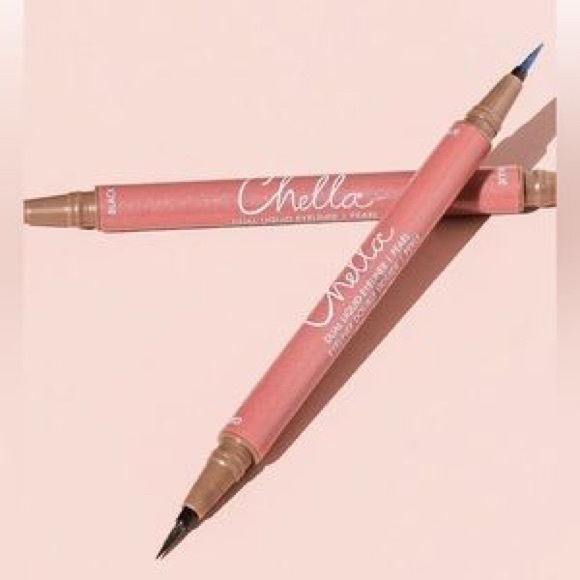 New CHELLA Dual Liquid Eyeliner Pearl in Pearl Black & Pearl Blue - Picture 3 of 12